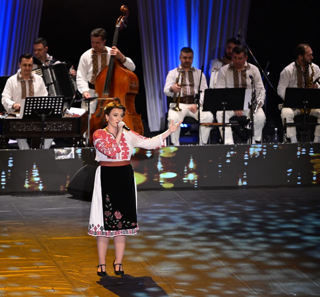 Seara2 :Cristina Mic