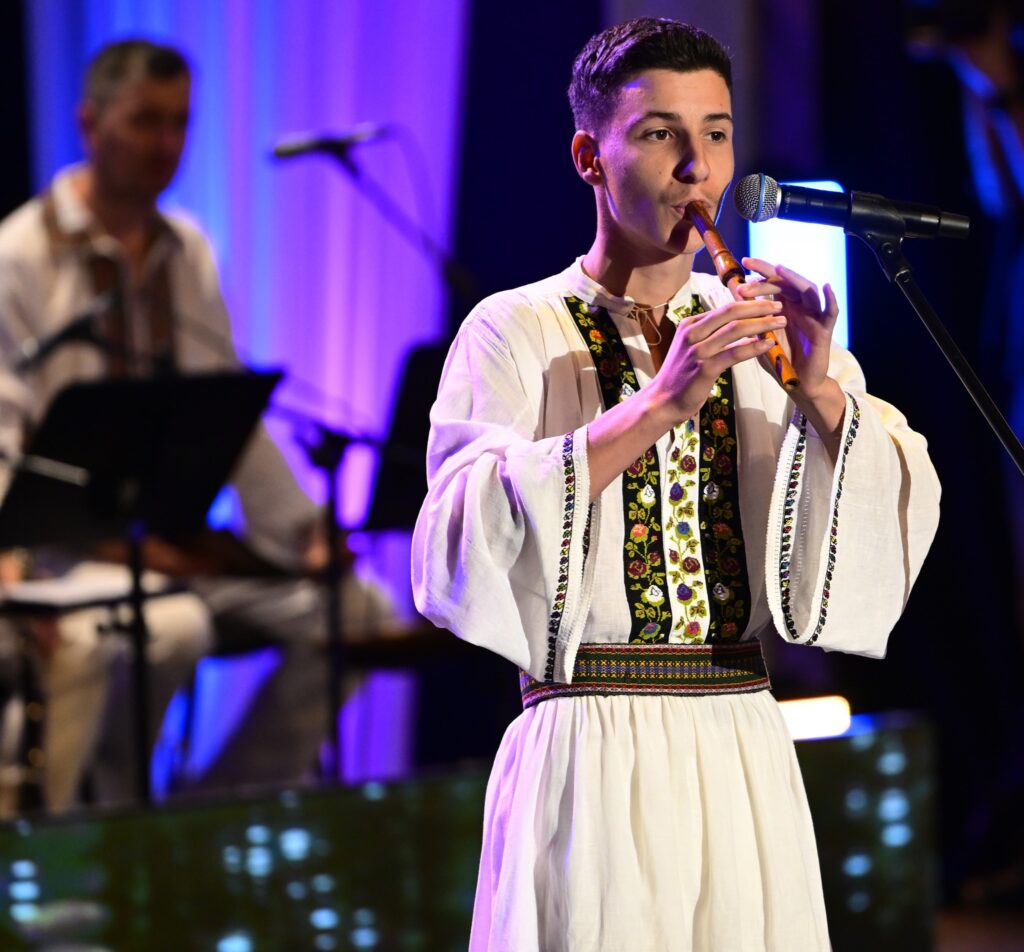 Prima Seară: Darius Dobrinescu