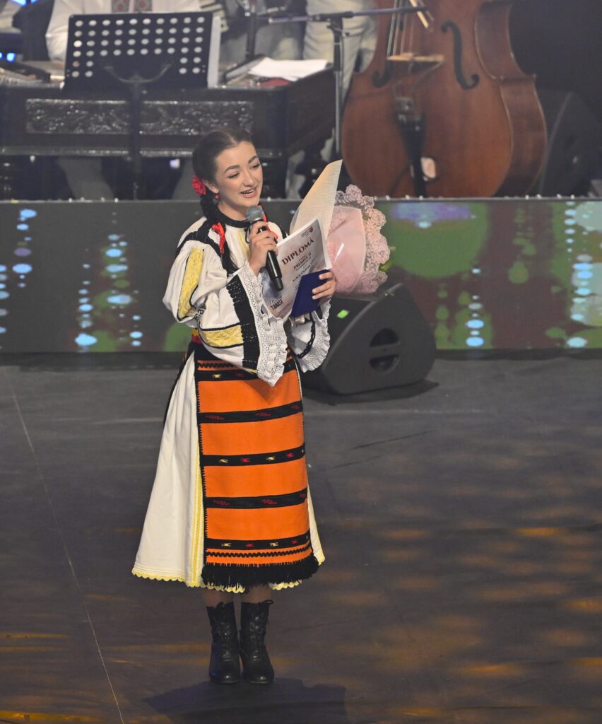 Premiul II – secțiunea vocală – Alice Olivia Ghile