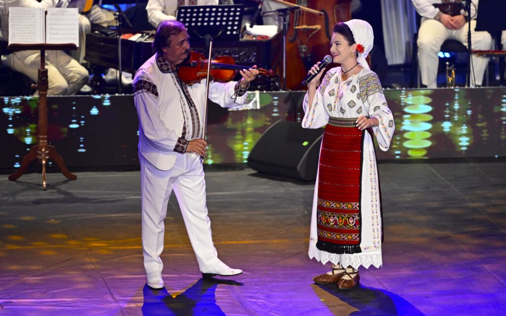 Seara2: Valentina-Vasia Oprea