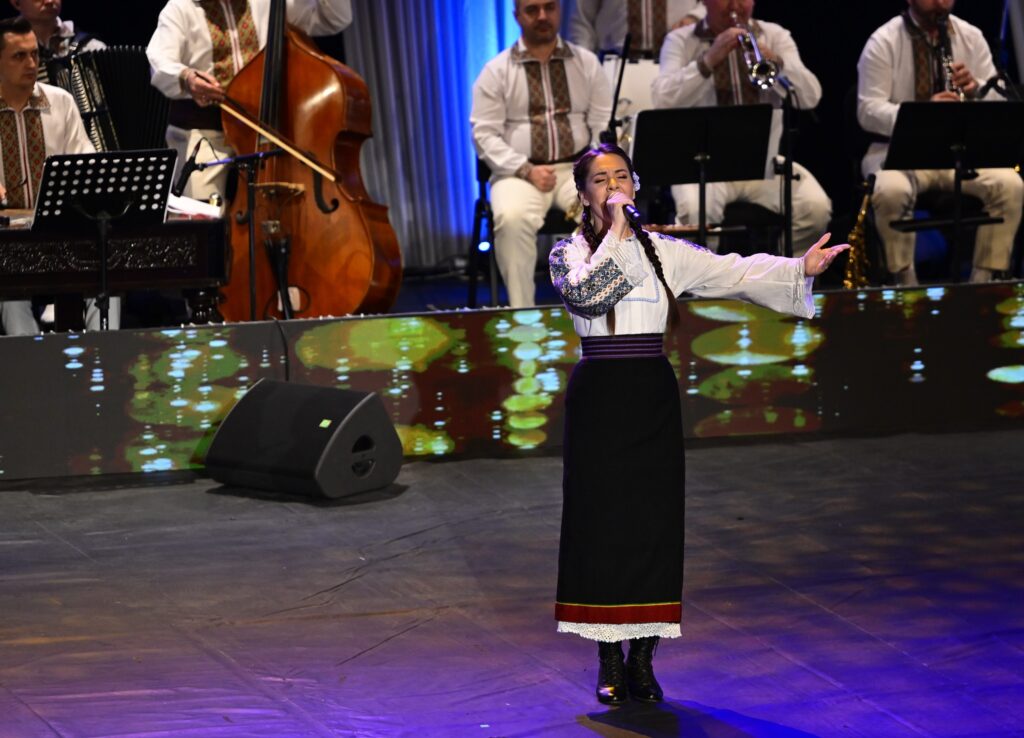 Prima Seară:  Alexandrina Mămăligă