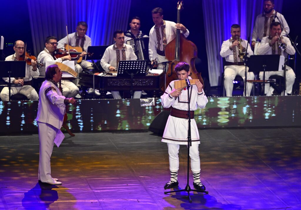 Seara2: Cristian Andrei Ciaușu