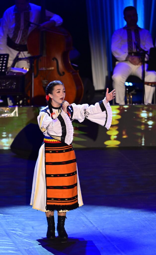 Seara2: Alice Olivia Ghile