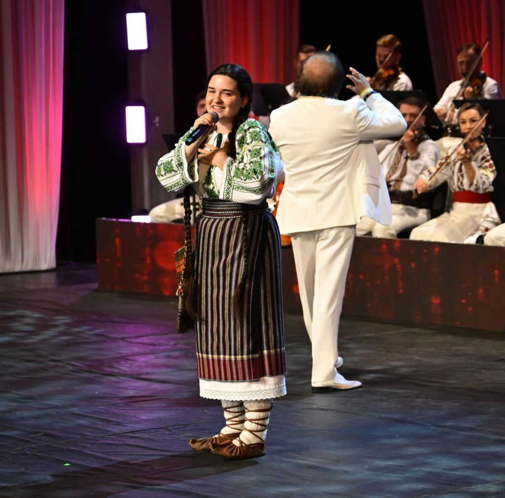 Premiul special oferit de Universitatea din Craiova - PĂDUREȚ-NECHIFOR ELLA-ALEXANDRA