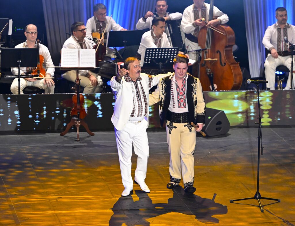 Seara2: Alexandru-Costin Cioiu